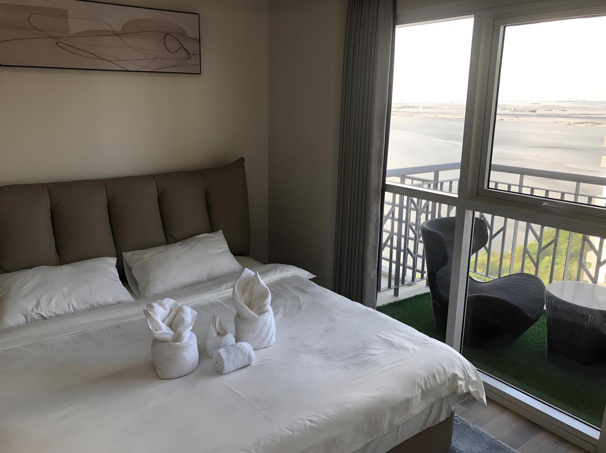 Apartment 175 Sqm Luxurious Modern 3 Bedrooms Facing Bay Sunset, Airports, Okada, Solaire, Moa Manila