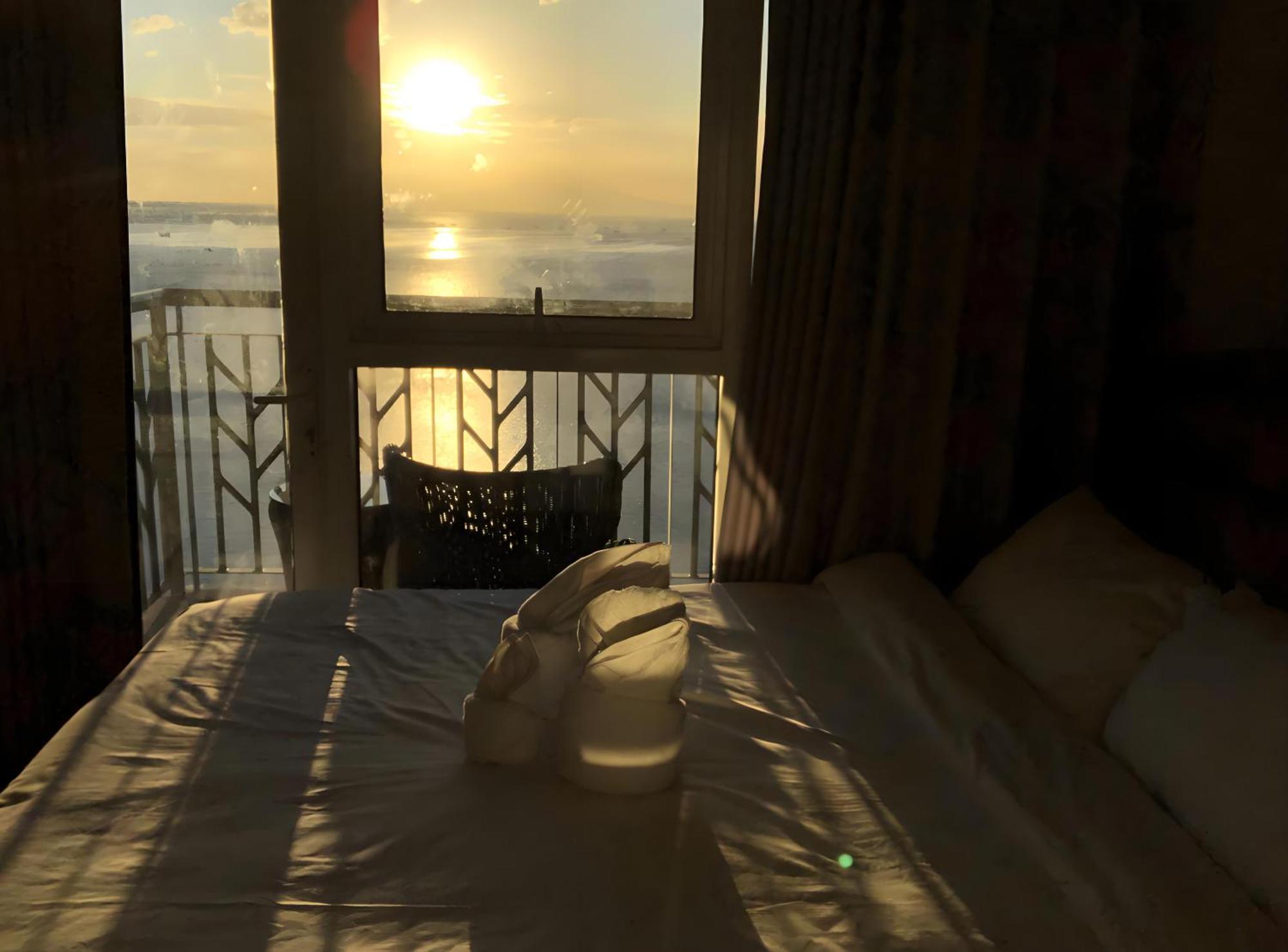 175 Sqm Luxurious Modern 3 Bedrooms Facing Bay Sunset, Airports, Okada, Solaire, Moa * Manila