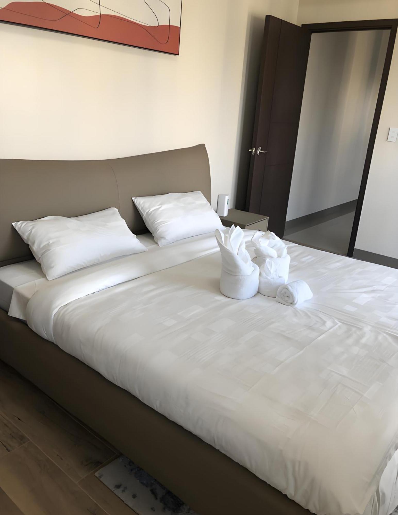 175 Sqm Luxurious Modern 3 Bedrooms Facing Bay Sunset, Airports, Okada, Solaire, Moa Manila