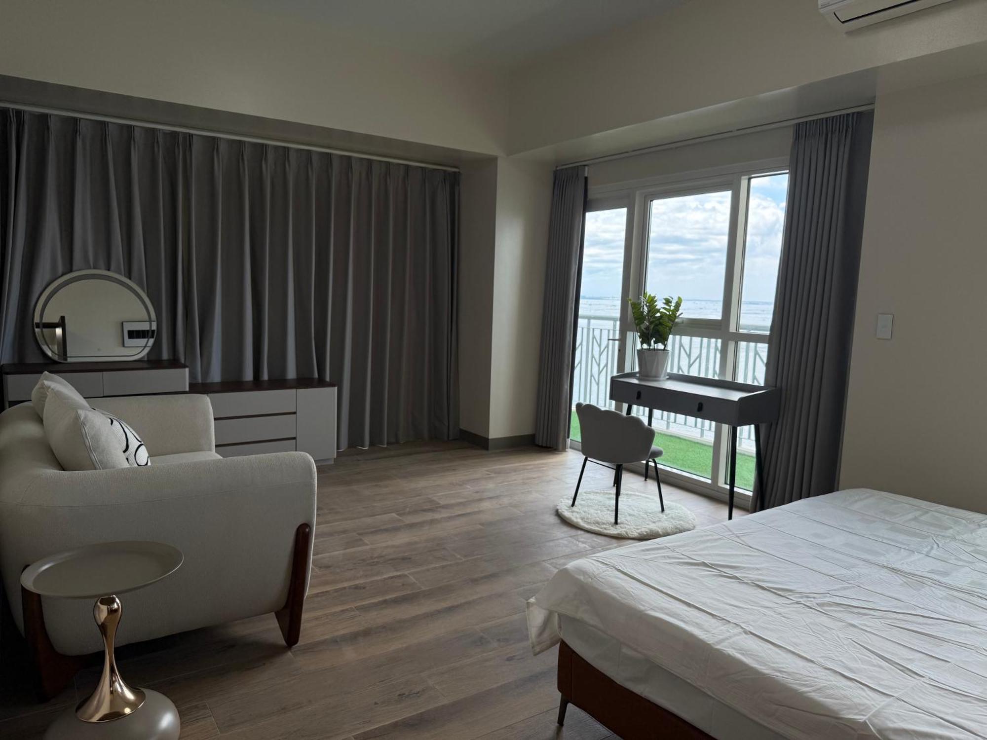 175 Sqm Luxurious Modern 3 Bedrooms Facing Bay Sunset, Airports, Okada, Solaire, Moa Manila