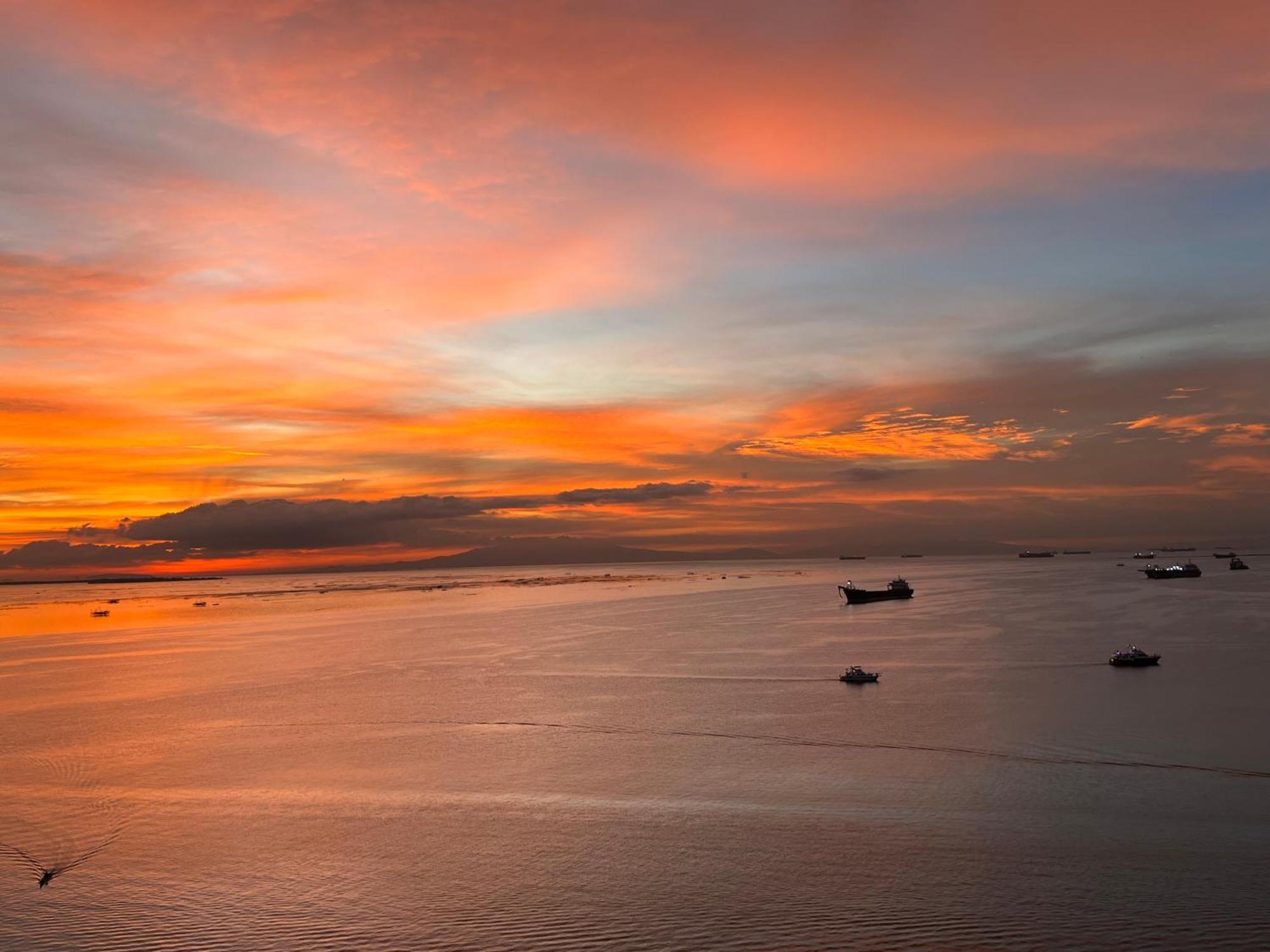 175 Sqm Luxurious Modern 3 Bedrooms Facing Bay Sunset, Airports, Okada, Solaire, Moa Manila