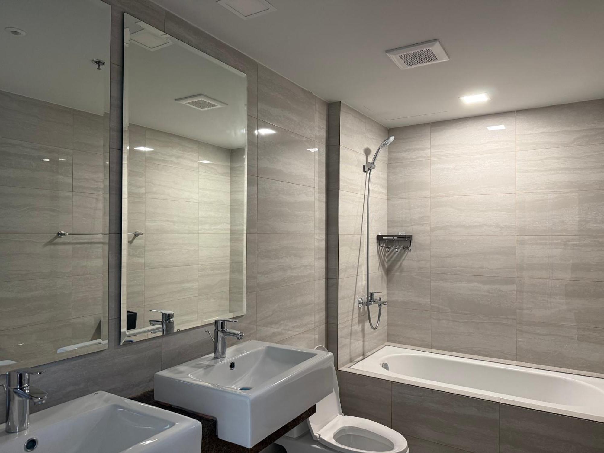 175 Sqm Luxurious Modern 3 Bedrooms Facing Bay Sunset, Airports, Okada, Solaire, Moa * Manila