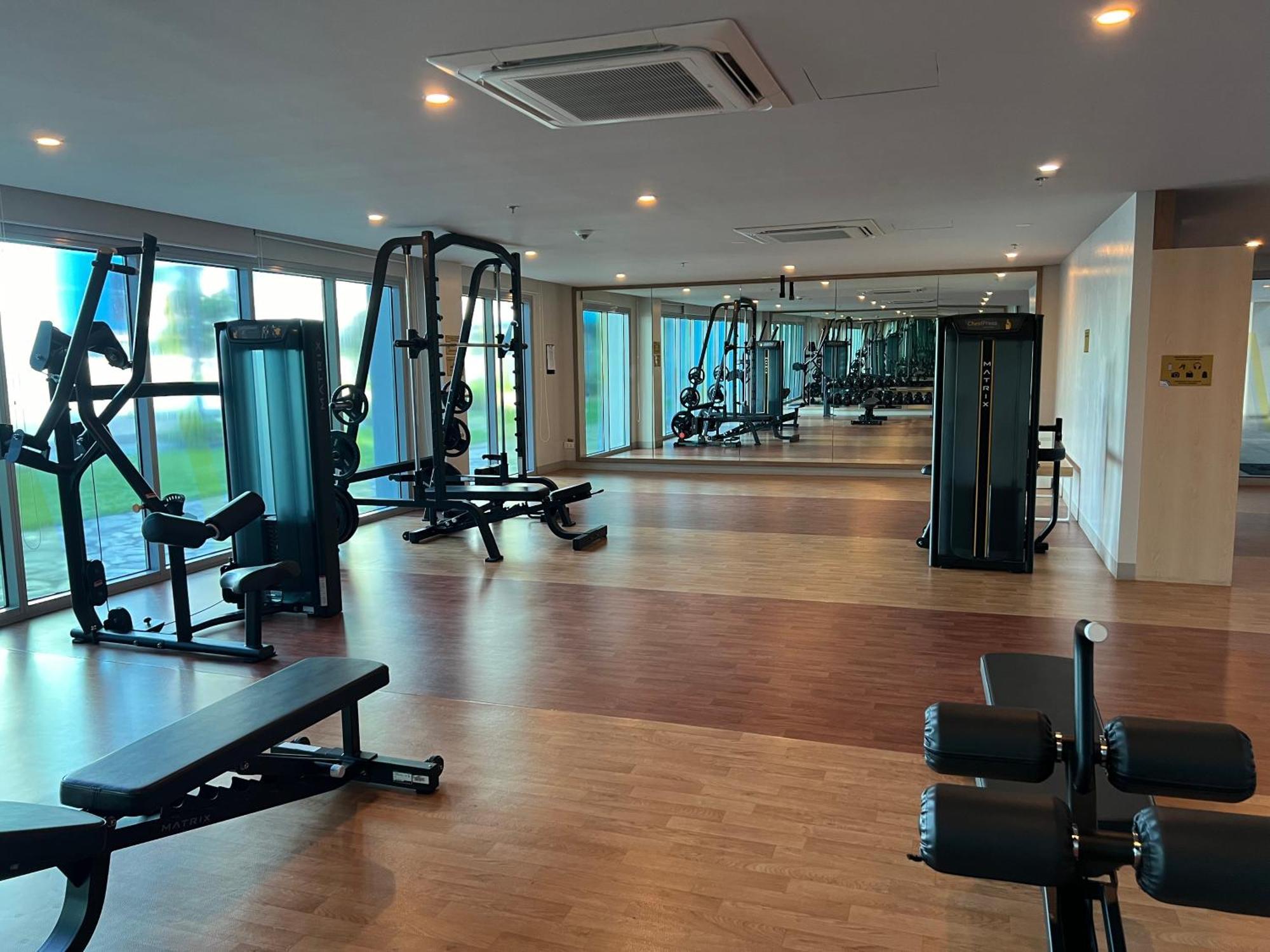 175 Sqm Luxurious Modern 3 Bedrooms Facing Bay Sunset, Airports, Okada, Solaire, Moa Apartment *