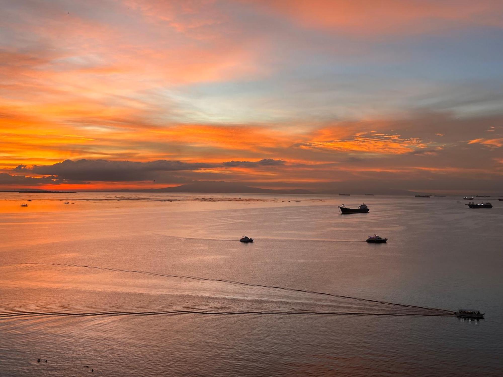 Apartment 175 Sqm Luxurious Modern 3 Bedrooms Facing Bay Sunset, Airports, Okada, Solaire, Moa Manila